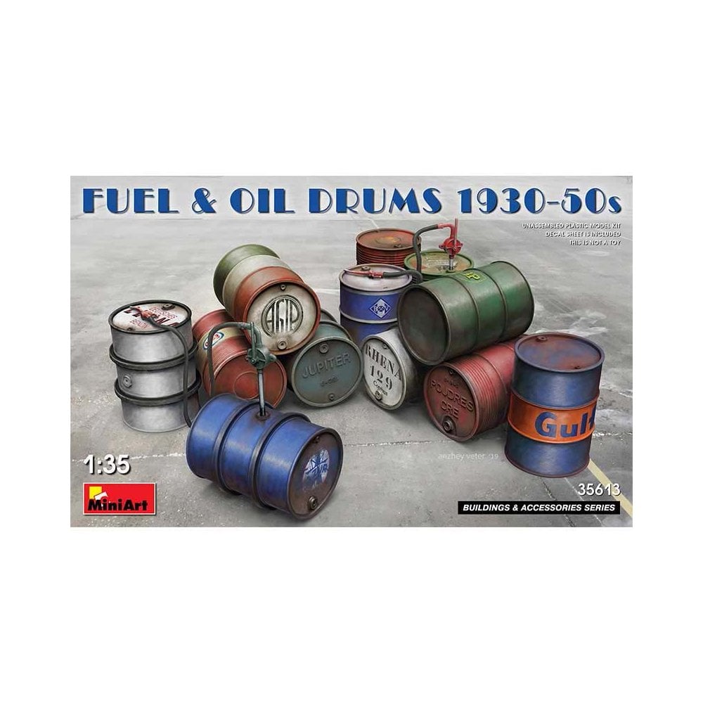 MIN35613 Fuel & Oil Drums 1930-50's Miniart 1:35 