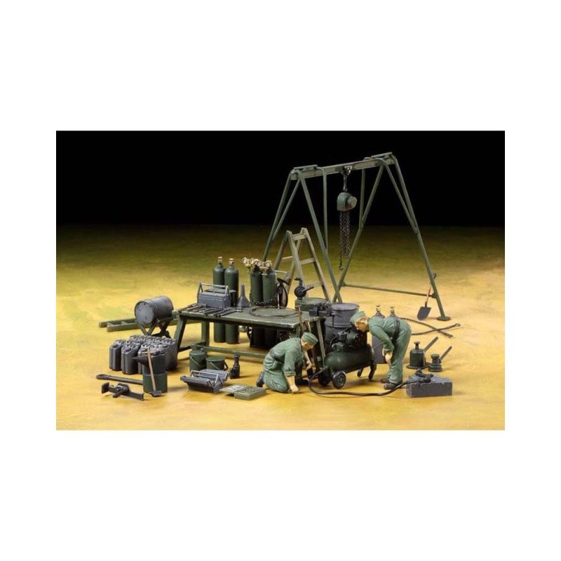 Tamiya German Field Maintenance Team - w/Equipment Set (1/35) 37023