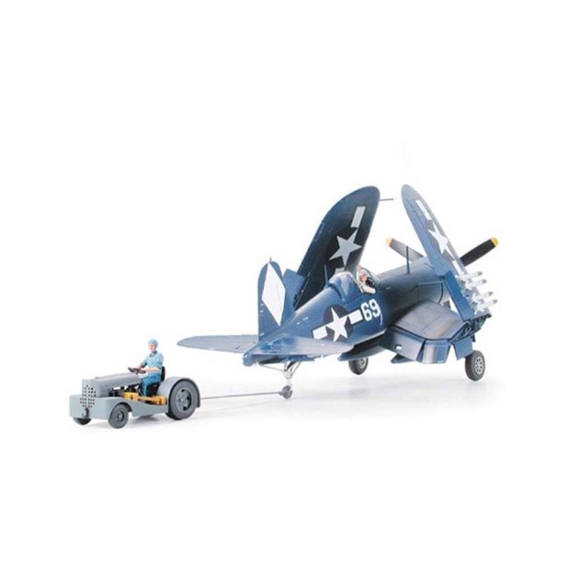 Tamiya Corsair F4U-1D with Moto Tug (1/48) 61085