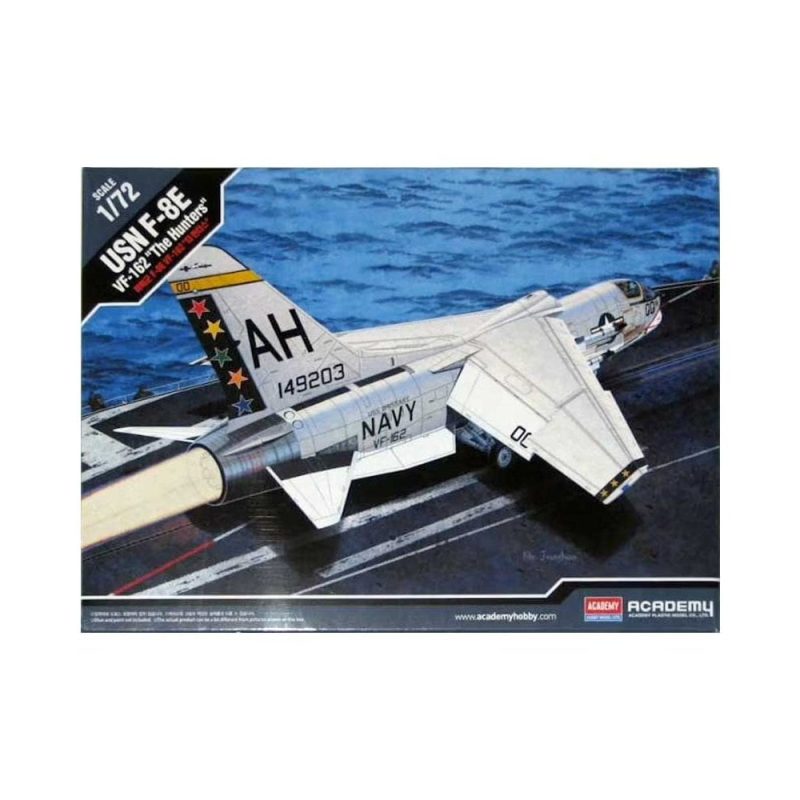 Academy USN F-8E Crusader VF-162 "The Hunters" (1/72) 12521 Academy USN F-8E Crusader VF-162 "The Hunters" (1/72) 12521
