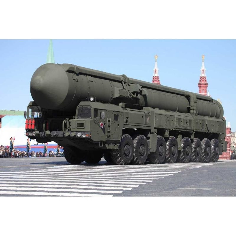 1/35 15U175 TEL of RS-12M1 Topol-M ICBM Complex Trumpeter 01082