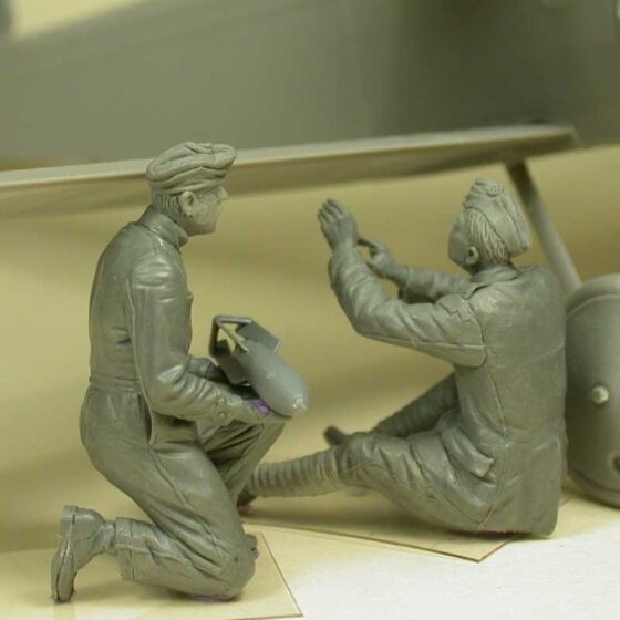 Copper State Models RFC Air Mechanics Installing Bombs (1/32) F32-028 Copper State Models RFC Air Mechanics Installing Bombs (1/32) F32-028