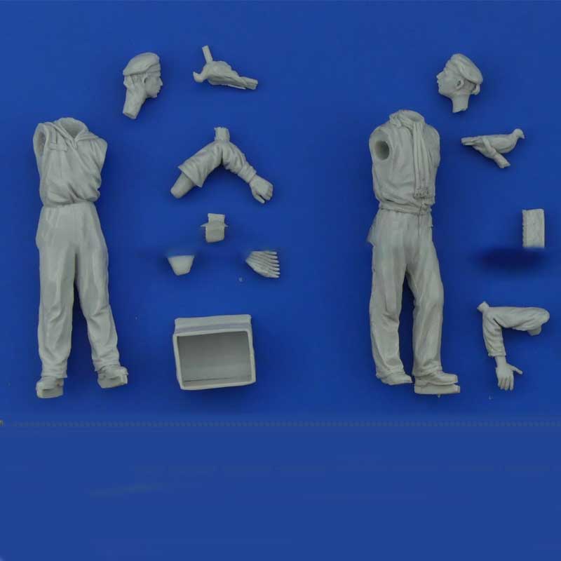 Copper State Models German Sailors With Pigeons (1/32) F32-043
