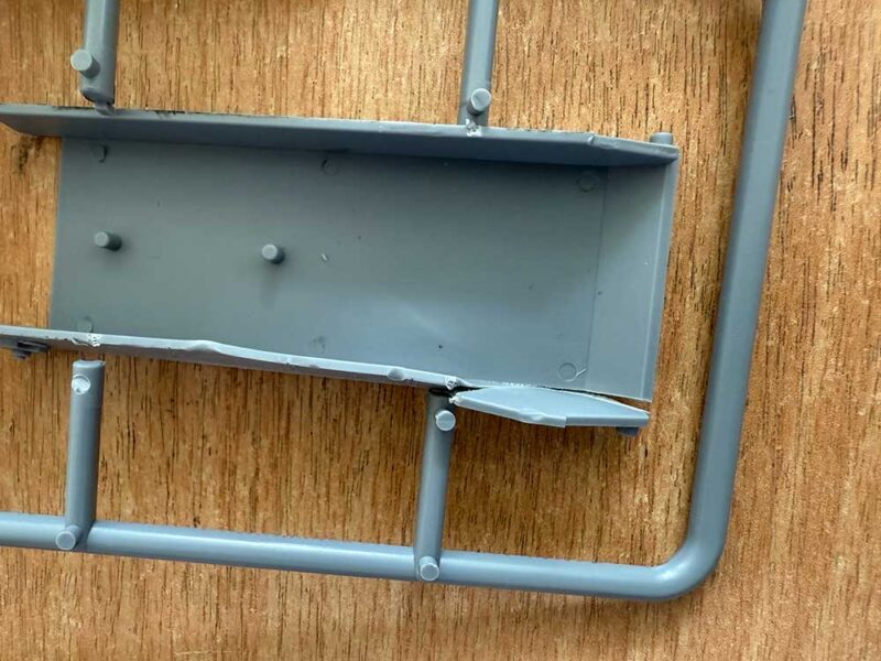 1/72 Cromwell Mk.IV British Tank (Hull type C) 72102 IBG Models *Damaged Kit*