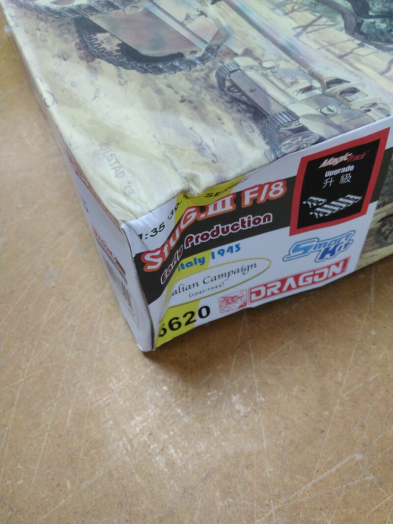 1/35 StuG.III Ausf.F/8 Early Production Italy1943 (Smart Kit) Dragon 6620 *Damaged Box*