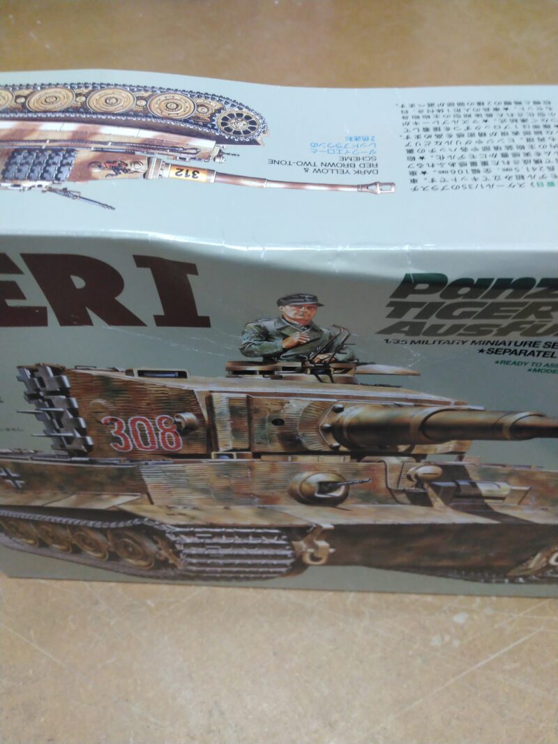 1/35 Tiger I Late Version 35146 Tamiya *Damaged Box*