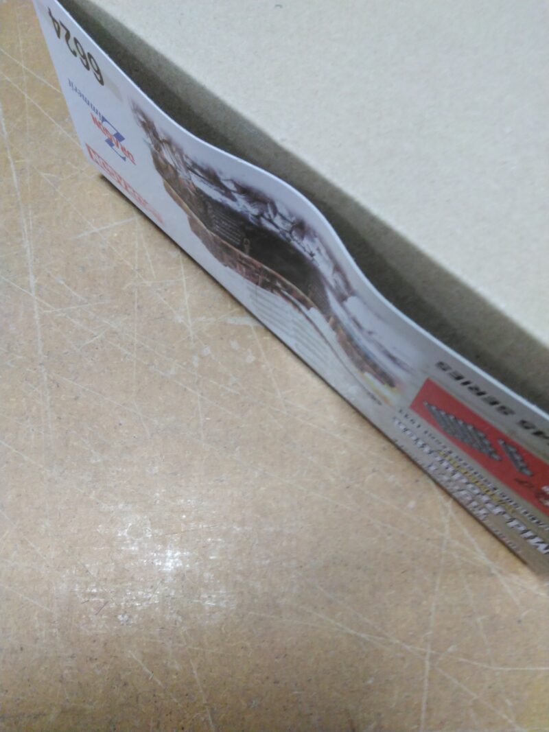 1/35 Pz.Kpfw.VI Ausf.E Tiger I Mid Production w/Zimmerit Dragon D6624 *Damaged Box*