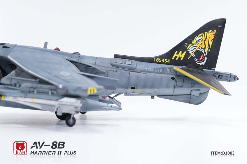 UMa Model AV-8B Harrier II PLUS VMA-542 "Tigers" Squadron (1/48) D1003