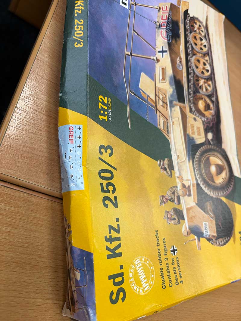 Italeri Sd. Kfz. 250/3 (1/72) 7034 *Damaged Box*