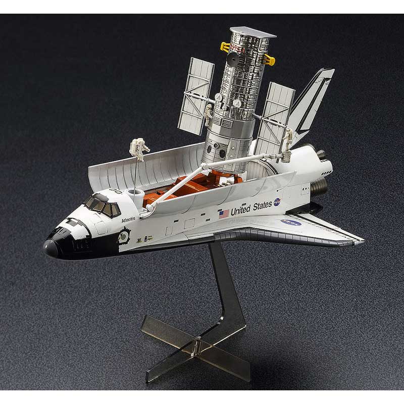 Alternative view of Hasegawa Space Shuttle Orbiter w/Hubble Telescope (1/200) 10821