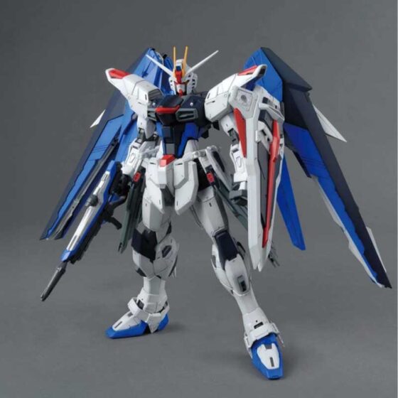 Bandai Freedom Gundam Ver.2.0 (1/100) MK61611 Bandai Freedom Gundam Ver.2.0 (1/100) MK61611