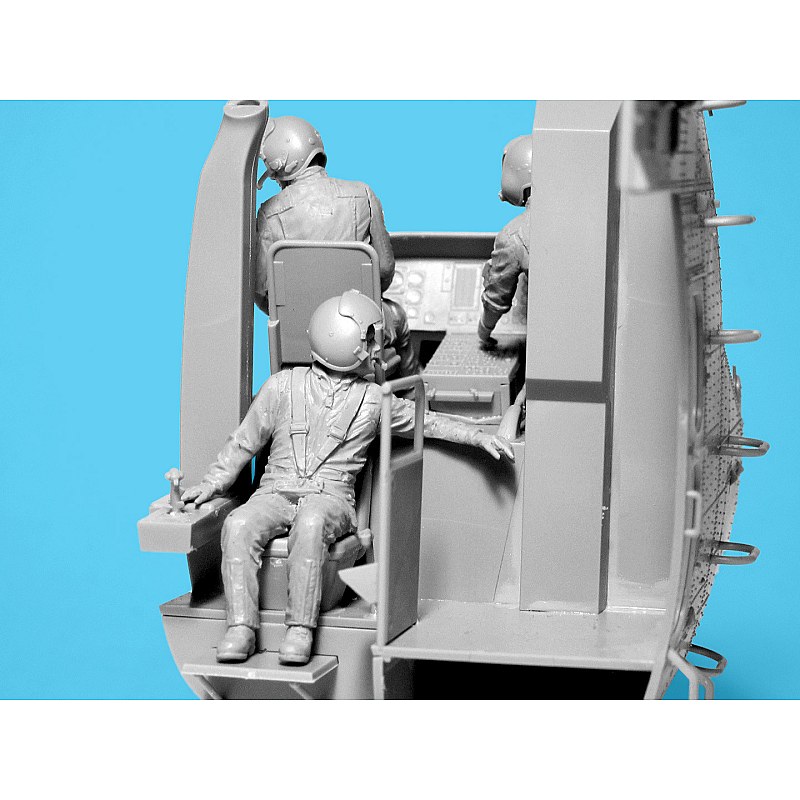 ICM S-64 Helicopter Crew (3 Figures) 1/35 53103 additional image 5